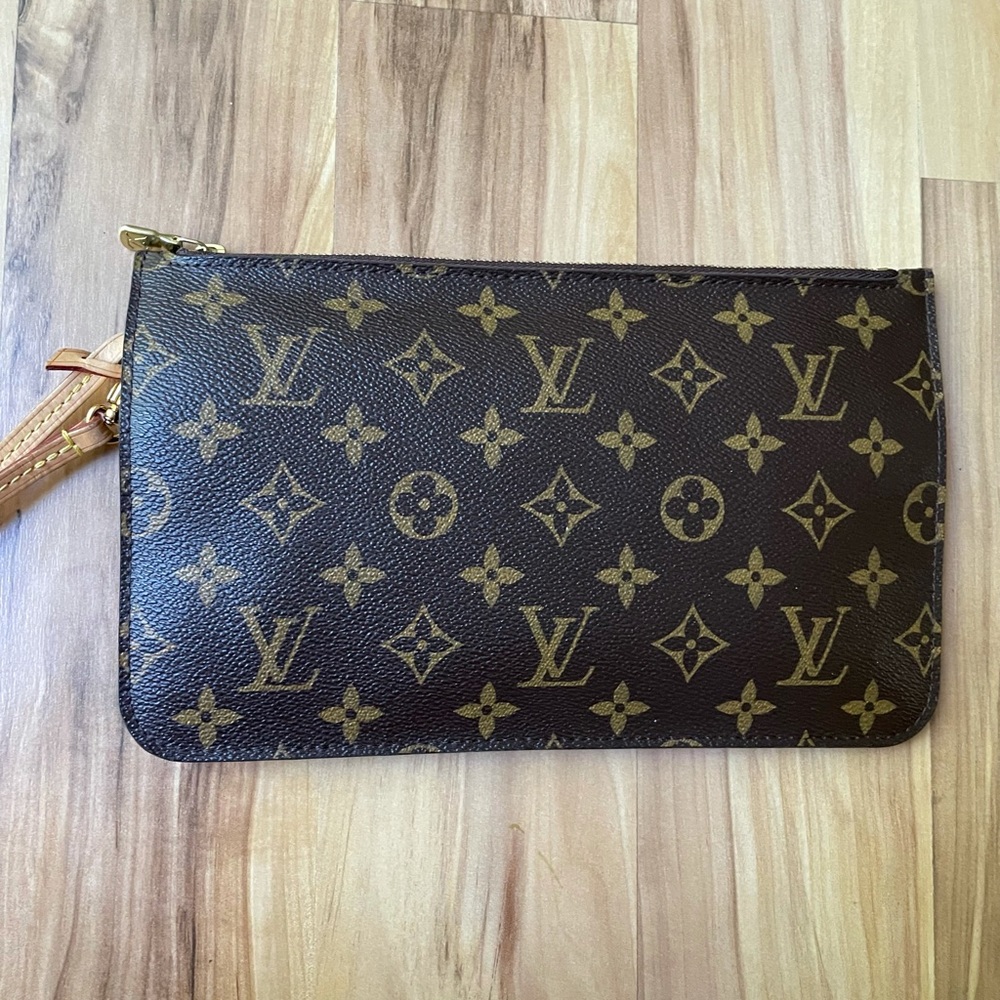 Authentic Louis Vuitton Neverfull MM With Pouch - Picture 14 of 16